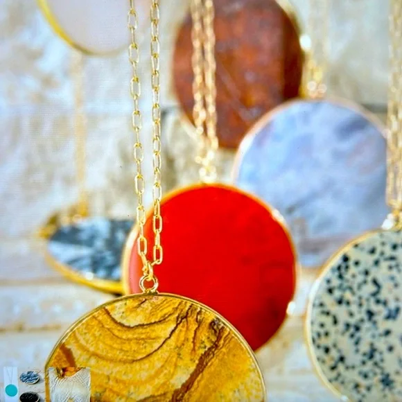 ❣️5|$25❣️1 remaining 💕Marcellas Boutique 
Large Natural Stone Necklace. 🆕 - Picture 3 of 5